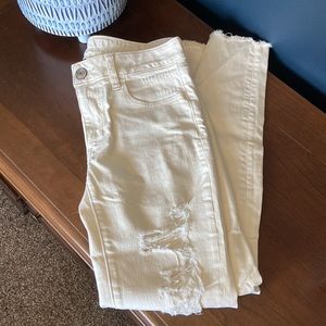 Like new condition cream American Eagle super stretch skinny jeans